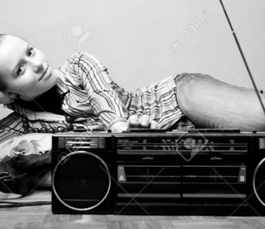 Cara Radio Bertahan Di Era Disrupsi Teknologi