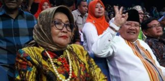 Dukung Eva LIDA, Wabup Lotim Gelar Nonton Bareng di Kediaman