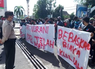 Tolak RUU HIP dan Omnibus Law, Aliansi Rakyat NTB Gedor Gedung Wakil Rakyat