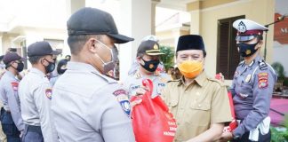 Alumni AKPOL 91 di Mataram Membagikan Ratusan Paket Sembako