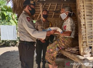 Polres Lombok Barat Kembali Menyalurkan Bantuan 10 Ton Beras
