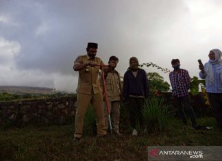 Warga Sekitar Gunung Rinjani Lombok Menanam 10.000 Beringin