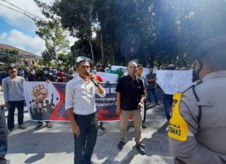 Selama Dua Hari, Kantor Bupati Lombok Timur Didatangi Demontran