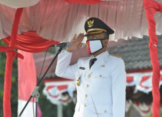 Bupati Fauzan Khalid Pimpin Upacara HUT Kemerdekaan RI Ke-75