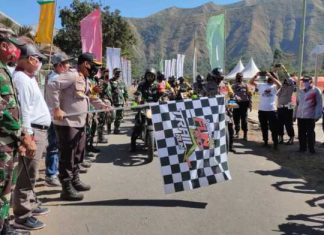 Bupati Bersma TNI Polri Serahkan Sembako ke Masyarakat Usai Meriahkan HUT ke 125 Lotim