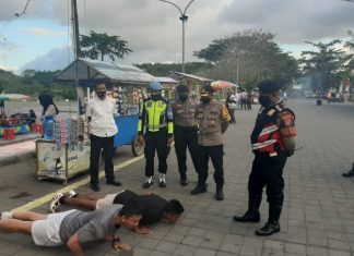 Kedapatan Tak Pakai Masker, 15 Warga Lombok Tengah Harus Push Up