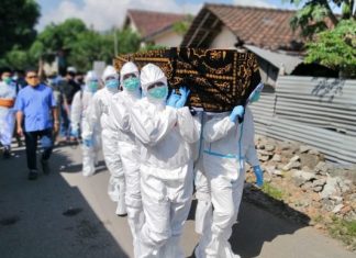 Pemakaman Mantan Bupati Lobar HL Mudjitahid Sesuai Protokol Covid-19