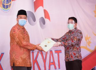 Gubernur Serahkan 1689 Sertifikat Tanah di Sumbawa