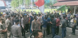 232 Polisi Kawal Demo Tolak UU Ciptakerja