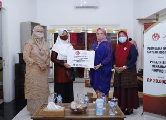 Sepuluh Pengrajin NTB Dapat Bantuan Modal