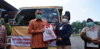 Presiden Bantu Warga Ponpes 10.000 Paket Sembako