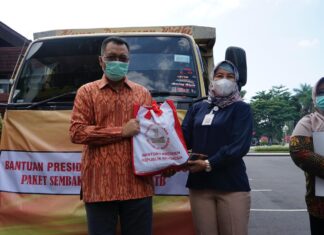 Presiden Bantu Warga Ponpes 10.000 Paket Sembako