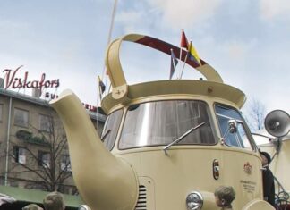 Teko Raksasa Untuk Reklame