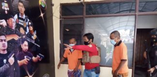 Bekerja’ Malam Hari buat Beli Tuak