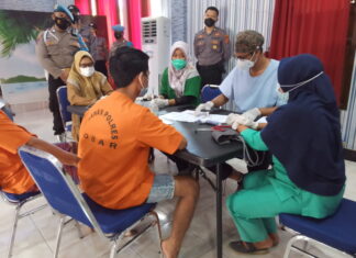 Tahanan Polres Lobar Divaksin