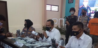 Buruh Ambil Paket, Isinya Obat Daftar G