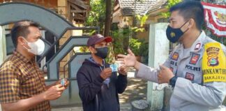 Patuh dan Disiplin Prokes, Tukang Ojek Diberi Uang