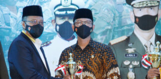 Walikota Mataram Terima Penghargaan Walikota Terbaik 2021