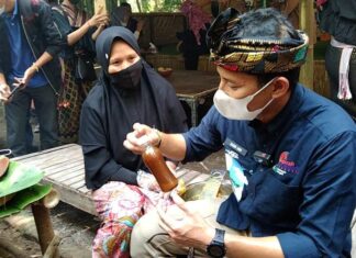 Menteri Sandiaga Uno : Dukung Penjual Jamu dengan Alat Pemarut, Proses Produktif, Ekonomi Kuat, Indonesia Bangkit