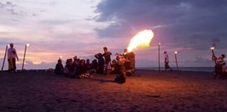 Kecak dan Gandrung Meriahkan Festival Bubur Beaq dan Bubur Puteq