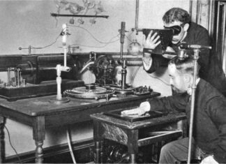 1895 : Wilhelm Rontgen Temukan Sinar X