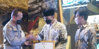 H Mohan Roliskana Raih Walikota Favorit II Ajang Kampung Sehat Jilid 2 Award Tahun 2021
