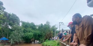 Tinjau Lokasi Banjir, Bang Zul Instruksikan Segera Perbaiki Tanggul Sungai Ranjok Gunungsari