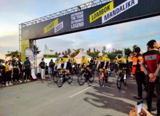 Menparekraf Sandiaga Uno Lepas Peserta L’Etape Indonesia By Tour de France di KEK Mandalika