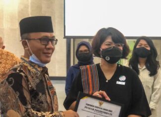 Aruna Senggigi Resort & Convention Terima Penghargaan Wajib Pajak Terbaik