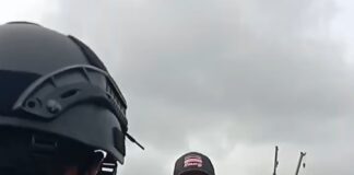 Viral! Brimob ‘Tegur’ TGB yang Asyik Nonton Balapan Dari Bukit 360 Sirkuit Mandalika