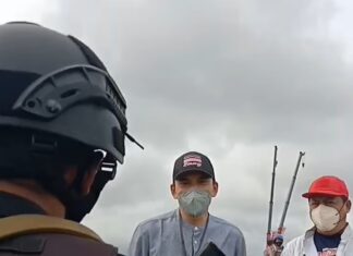 Viral! Brimob ‘Tegur’ TGB yang Asyik Nonton Balapan Dari Bukit 360 Sirkuit Mandalika