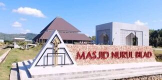 Masjid Mandalika dan Pesona Bukit 360