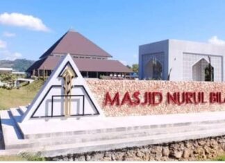 Masjid Mandalika dan Pesona Bukit 360