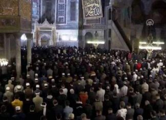 Shalat Tarawih di Hagia Sophia