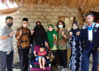 Mengadu ke Gubernur, Bocah Abdul Said Terima Bantuan Kursi Roda