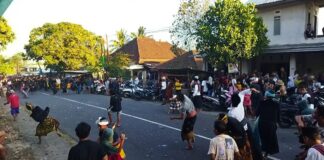 Perang Timbung, Sarana Tolak Bala dan Jalin Silaturahmi