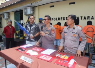 Payung Biru Bongkar Bisnis Keluarga