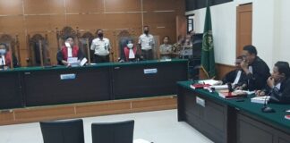 Nikita Menangis Histeris, DiBebaskan Hakim Dari Kasus Dugaan Pencemaran Nama Baik