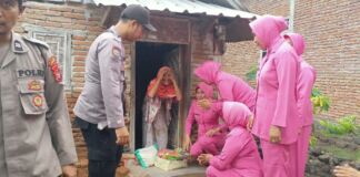 Polsek Buer Salurkan Bantuan Sosial