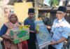 Caleg PDIP Lotim Berbagi Bantuan dengan Korban Kebakaran Desa Tanjung Luar