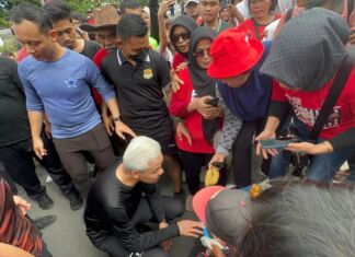 Terharu, Pedagang di CFD Mataram Diborong Capres Ganjar