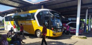 Liburan, Terminal Mandalika Mataram Ramai Penumpang