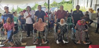 Rachmat Hidayat Gelar Aksi Kemanusiaan untuk Disabiltas dan Lansia di Lombok Tengah: Bibi Mantan Bupati Loteng Suhaili Terima Sumbangan Kursi Roda
