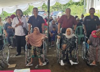 Rachmat Hidayat Gelar Aksi Kemanusiaan untuk Disabiltas dan Lansia di Lombok Tengah: Bibi Mantan Bupati Loteng Suhaili Terima Sumbangan Kursi Roda
