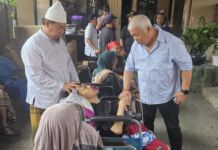 Rachmat Hidayat Bersilaturahmi ke Tanah Leluhur, Beri Bantuan Kursi Roda untuk Warga dan Lansia Penderita Lumpuh