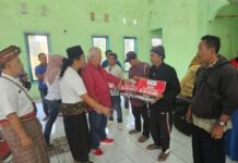 Salurkan Bantuan Sosial Tunai Rp 4,9 Miliar di Lombok Timur, Rachmat Hidayat Gerakkan Ekonomi Masyarakat dari Desa