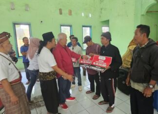 Salurkan Bantuan Sosial Tunai Rp 4,9 Miliar di Lombok Timur, Rachmat Hidayat Gerakkan Ekonomi Masyarakat dari Desa