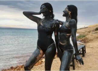 Allaya dan Manushi Chillar Berbagi Foto Kala Berenang Nikmati Pesona Laut Mati Usai Syuting Film Bade Miyan Chote Miyan, Asyik!