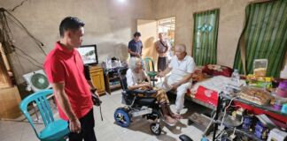 Beri Kebahagiaan pada Penderita Lumpuh, Rachmat Hidayat Sebar Kursi Roda Elektrik untuk Warga Desa Sakra Lombok Timur