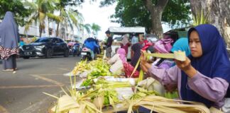 Pedagang Busung Banjiri Pasar Tradisional